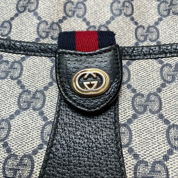 Gucci Vintage Monogram Crossbody - Picture 4 of 16